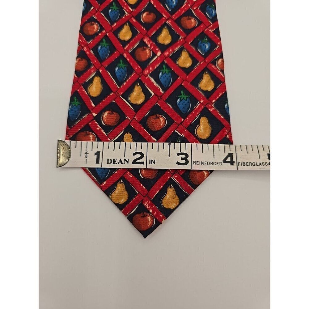 Ricci Como Firenze Mens Necktie 100% Silk Made In Italy Red with Fruit Design - Picture 6 of 7